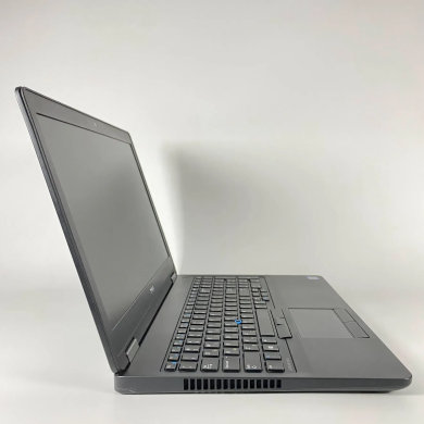 Ноутбук Б-класс Dell Latitude E5570 / 15.6" (1366x768) TN / Intel Core i5-6300HQ (4 ядра по 2.3 - 3.2 GHz) / 8 GB DDR4 / 128 GB SSD / Intel HD Graphics 520 / WebCam / SIM