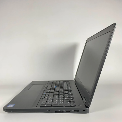 Ноутбук Б-класс Dell Latitude E5570 / 15.6" (1366x768) TN / Intel Core i5-6300HQ (4 ядра по 2.3 - 3.2 GHz) / 8 GB DDR4 / 128 GB SSD / Intel HD Graphics 520 / WebCam / SIM