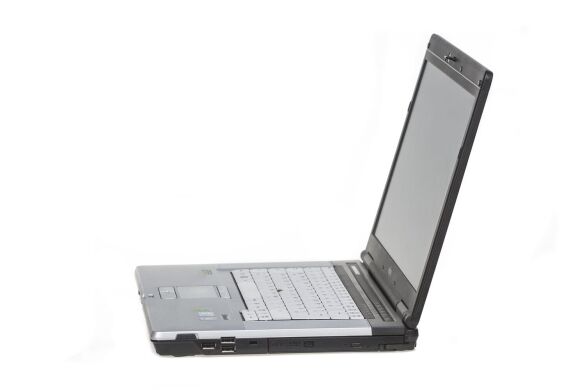 Ноутбук Fujitsu Lifebook E780 / 15.6" (1600x900) TN LED / Intel Core i5-560M (2 (4) ядра по 2.66 - 3.2 GHz) / 4 GB DDR3 / 320 GB HDD / nVidia GeForce GT 330M, 1 GB GDDR3, 128-bit / WebCam / DVD-RW / DP