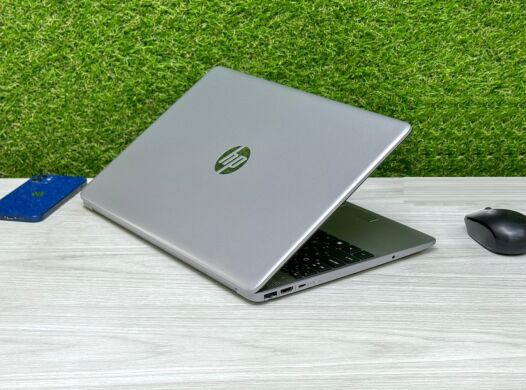 Ноутбук HP 250 G8 / 15.6" (1920x1080) IPS / Intel Core i5-1135G7 (4 (8) ядра по 2.4 - 4.2 GHz) / 16 GB DDR4 / 256 GB SSD M.2 / Intel Iris Xe Graphics / WebCam / Win 11 Home