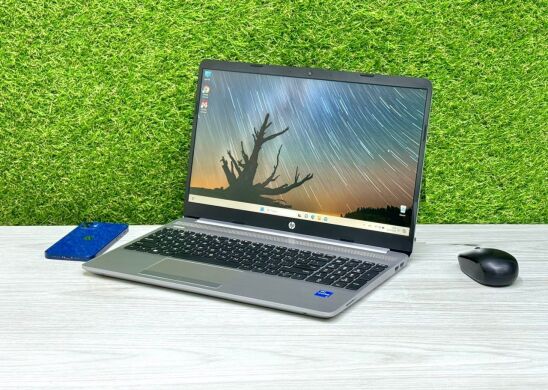 Ноутбук HP 250 G8 / 15.6" (1920x1080) IPS / Intel Core i5-1135G7 (4 (8) ядра по 2.4 - 4.2 GHz) / 16 GB DDR4 / 256 GB SSD M.2 / Intel Iris Xe Graphics / WebCam / Win 11 Home