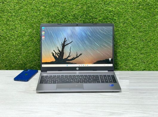 Ноутбук HP 250 G8 / 15.6" (1920x1080) IPS / Intel Core i5-1135G7 (4 (8) ядра по 2.4 - 4.2 GHz) / 16 GB DDR4 / 256 GB SSD M.2 / Intel Iris Xe Graphics / WebCam / Win 11 Home