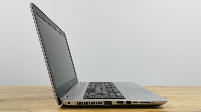Ноутбук HP ProBook 450 G4 / 15.6" (1920x1080) TN / Intel Core i5-7200U (2 (4) ядра по 2.5 - 3.1 GHz) / 16 GB DDR4 / 256 GB SSD + 500 GB HDD / Intel HD Graphics 620 / WebCam / DVD-RW / Windows 10 PRO