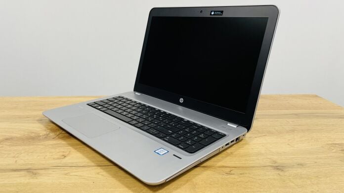 Ноутбук HP ProBook 450 G4 / 15.6" (1920x1080) TN / Intel Core i5-7200U (2 (4) ядра по 2.5 - 3.1 GHz) / 16 GB DDR4 / 256 GB SSD + 500 GB HDD / Intel HD Graphics 620 / WebCam / DVD-RW / Windows 10 PRO
