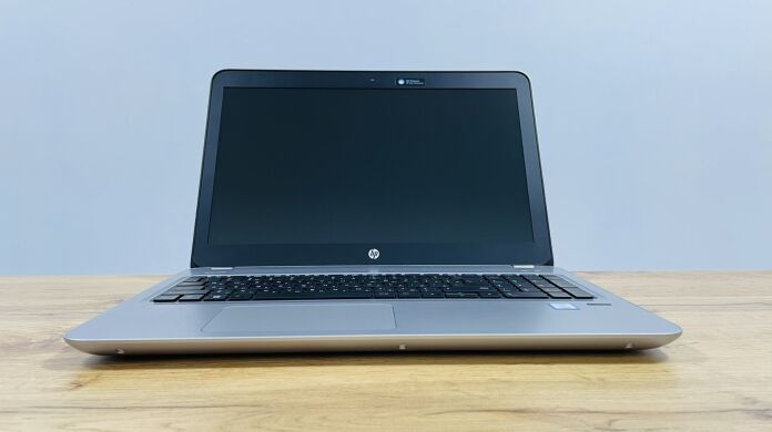 Ноутбук HP ProBook 450 G4 / 15.6" (1920x1080) TN / Intel Core i5-7200U (2 (4) ядра по 2.5 - 3.1 GHz) / 16 GB DDR4 / 256 GB SSD + 500 GB HDD / Intel HD Graphics 620 / WebCam / DVD-RW / Windows 10 PRO