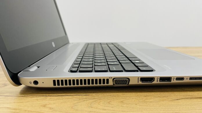Ноутбук HP ProBook 450 G4 / 15.6" (1920x1080) TN / Intel Core i5-7200U (2 (4) ядра по 2.5 - 3.1 GHz) / 16 GB DDR4 / 256 GB SSD + 500 GB HDD / Intel HD Graphics 620 / WebCam / DVD-RW / Windows 10 PRO