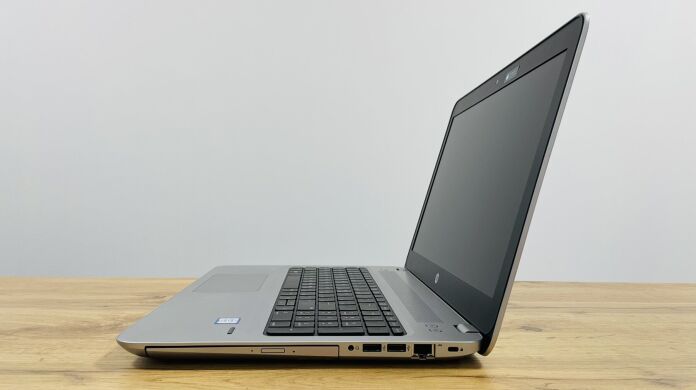 Ноутбук HP ProBook 450 G4 / 15.6" (1920x1080) TN / Intel Core i5-7200U (2 (4) ядра по 2.5 - 3.1 GHz) / 16 GB DDR4 / 256 GB SSD + 500 GB HDD / Intel HD Graphics 620 / WebCam / DVD-RW / Windows 10 PRO