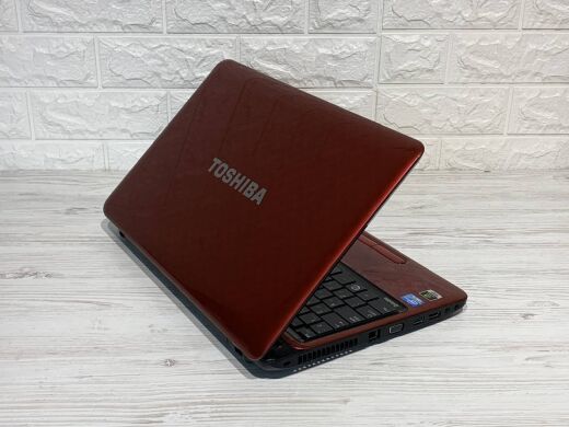 Ноутбук Toshiba Satellite L755 / 15.6" (1366x768) TN / Intel Core i3-2310M (2 (4) ядра по 2.1 GHz) / 4 GB DDR3 / 120 GB SSD / nVidia GeForce GT 525M, 1 GB DDR3, 128-bit / WebCam / DVD-ROM