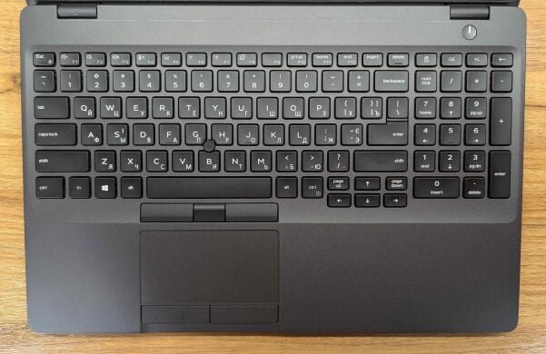 Ультрабук Б-класс Dell Latitude 5500 / 15.6" (1920x1080) IPS / Intel Core i7-8665U (4 (8) ядра по 1.9 - 4.8 GHz) / 8 GB DDR4 / 256 GB SSD / Intel UHD Graphics / USB Type-C / Windows 10 Ультрабук Б-класс Dell Latitude 5500 / 15.6" (1920x1080) IPS / Intel Core i7-8665U (4 (8) ядра по 1.9 - 4.8 GHz) / 8 GB DDR4 / 256 GB SSD / Intel UHD Graphics / USB Type-C / Windows 10