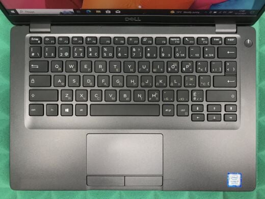 Ультрабук Dell Latitude 5400 / 14" (1920x1080) IPS / Intel Core i7-8665U (4 (8) ядра по 1.9 - 4.8 GHz) / 8 GB DDR4 / 256 GB SSD M.2 / AMD Radeon 540X, 2 GB GDDR5, 64-bit / WebCam / USB 3.1 / HDMI / Windows 10 ліцензія