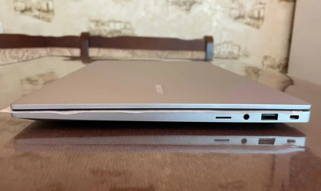 Ультрабук Samsung Galaxy Book4 / 15.6" (1920x1080) IPS / Intel Core 7 150U (10 (12) ядер по 4.0 - 5.4 GHz) / 16 GB DDR4 / 512 GB SSD / Intel Graphics / WebCam