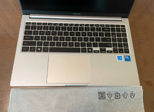 Ультрабук Samsung Galaxy Book4 / 15.6" (1920x1080) IPS / Intel Core 7 150U (10 (12) ядер по 4.0 - 5.4 GHz) / 16 GB DDR4 / 512 GB SSD / Intel Graphics / WebCam