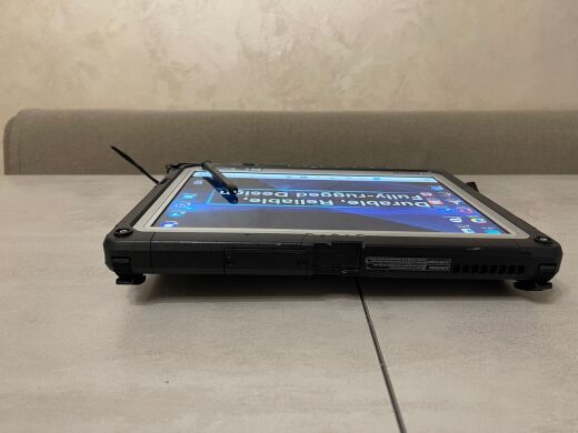 Захищений планшет Panasonic Toughbook CF-33 / 12" (2160x1440) IPS Touch / Intel Core i5-7300U (2 (4) ядра по 2.6 - 3.5 GHz) / 8 GB DDR3 / 256 GB SSD / Intel HD Graphics 620 / WebCam / Стилус / Два АКБ / Без клавіатури