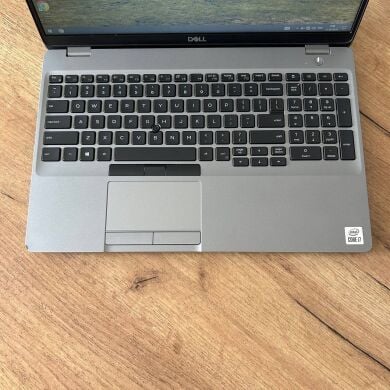Ігровий ноутбук Dell Latitude 5511 / 15.6" (1366x768) TN / Intel Core i7-10750H (6 (12) ядер по 2.6 - 5.0 GHz) / 16 GB DDR4 / 512 GB SSD / nVidia GeForce MX250, 2 GB GDDR5, 64-bit / WebCam