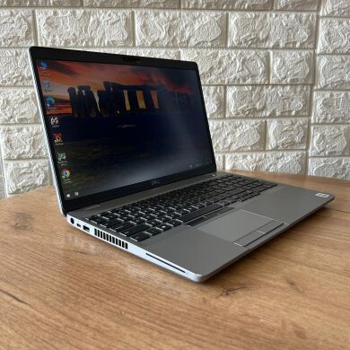Ігровий ноутбук Dell Latitude 5511 / 15.6" (1366x768) TN / Intel Core i7-10750H (6 (12) ядер по 2.6 - 5.0 GHz) / 16 GB DDR4 / 512 GB SSD / nVidia GeForce MX250, 2 GB GDDR5, 64-bit / WebCam