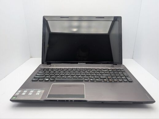 Ноутбук Lenovo IdeaPad Z575 / 15.6" (1366x768) TN / AMD A4-3300M (2 ядра по 1.9 - 2.5 GHz) / 8 GB DDR3 / 500 GB HDD / AMD Radeon Graphics 6480G / WebCam / DVD-ROM