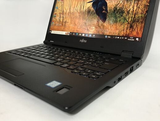 Ноутбук Б-класс Fujitsu LifeBook E549 / 14" (1920x1080) IPS / Intel Core i5-8265U (4 (8) ядра по 1.6 - 3.9 GHz) / 8 GB DDR4 / 256 GB SSD / Intel UHD Graphics / WebCam / Win 10 Pro
