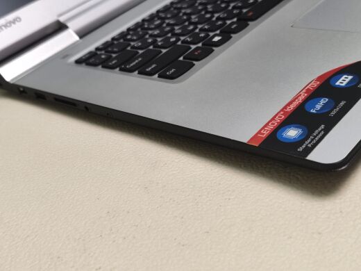 Ноутбук Lenovo IdeaPad 700-17ISK / 17.3" (1920x1080) IPS / Intel Core i7-6700HQ (4 (8) ядра по 2.6 - 3.5 GHz) / 16 GB DDR4 / 256 GB SSD / nVidia GeForce 940M, 2 GB GDDR3, 64-bit / WebCam Ноутбук Lenovo IdeaPad 700-17ISK / 17.3" (1920x1080) IPS / Intel Core i7-6700HQ (4 (8) ядра по 2.6 - 3.5 GHz) / 16 GB DDR4 / 256 GB SSD / nVidia GeForce 940M, 2 GB GDDR3, 64-bit / WebCam