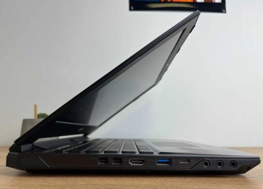Игровой ноутбук Schenker XMG P407 Clevo P641HK / 14" (1920x1080) IPS / Intel Core i7-7700HQ (4 (8) ядра по 2.8 - 3.8 GHz) / 32 GB DDR4 / 256 GB SSD + 500 HDD / nVidia GeForce GTX 1050 Ti, 4 GB GDDR5, 128-bit / WebCam / Win 10 Игровой ноутбук Schenker XMG P407 Clevo P641HK / 14" (1920x1080) IPS / Intel Core i7-7700HQ (4 (8) ядра по 2.8 - 3.8 GHz) / 32 GB DDR4 / 256 GB SSD + 500 HDD / nVidia GeForce GTX 1050 Ti, 4 GB GDDR5, 128-bit / WebCam / Win 10