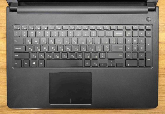 Ноутбук Dell Inspiron 5558 / 15.6" (1366x768) TN Touch / Intel Core i3-4030U (2 (4) ядра по 1.9 GHz) / 8 GB DDR3 / 240 GB SSD / Intel HD Graphics 4400 / WebCam / Windows 10 Ноутбук Dell Inspiron 5558 / 15.6" (1366x768) TN Touch / Intel Core i3-4030U (2 (4) ядра по 1.9 GHz) / 8 GB DDR3 / 240 GB SSD / Intel HD Graphics 4400 / WebCam / Windows 10