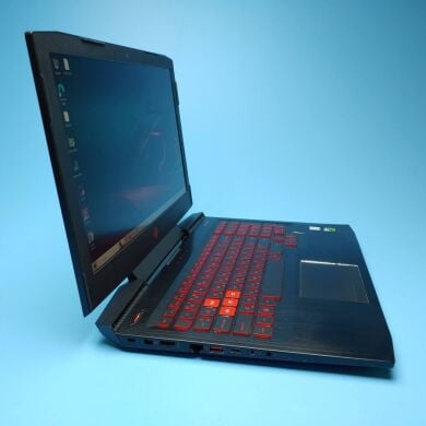 Ігровий ноутбук HP Omen 15-ce019dx / 15.6" (1920x1080) IPS / Intel Core i7-7700HQ (4 (8) ядра по 2.8 - 3.8 GHz) / 16 GB DDR4 / 500 GB SSD / nVidia GeForce GTX 1050 Ti, 4 GB GDDR5, 128-bit / WebCam / Win 10 Home