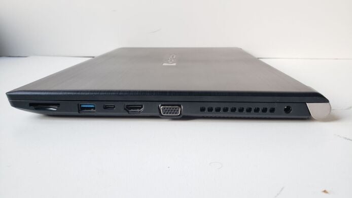Ультрабук Б-клас Toshiba Dynabook Tecra A50-J / 15.6" (1920x1080) IPS Touch / Intel Core i7-1165G7 (4 (8) ядер по 4.7 GHz) / 16 GB DDR4 / 512 GB SSD / Intel Iris Xe Graphics / WebCam Ультрабук Б-клас Toshiba Dynabook Tecra A50-J / 15.6" (1920x1080) IPS Touch / Intel Core i7-1165G7 (4 (8) ядер по 4.7 GHz) / 16 GB DDR4 / 512 GB SSD / Intel Iris Xe Graphics / WebCam