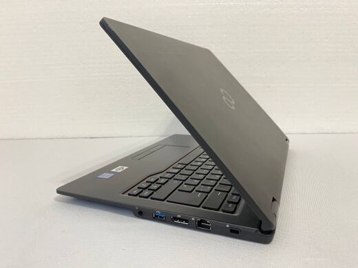 Ноутбук Fujitsu LifeBook U748 / 14" (1920x1080) IPS / Intel Core i5-7200U (2 (4) ядра по 2.5 - 3.1 GHz) / 12 GB DDR4 / 256 GB SSD / Intel HD Graphics 620 / WebCam Ноутбук Fujitsu LifeBook U748 / 14" (1920x1080) IPS / Intel Core i5-7200U (2 (4) ядра по 2.5 - 3.1 GHz) / 12 GB DDR4 / 256 GB SSD / Intel HD Graphics 620 / WebCam