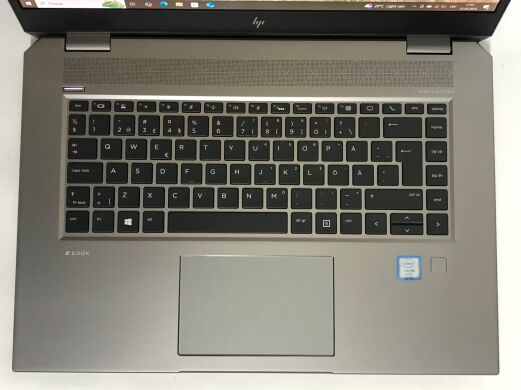 Мобильная рабочая станция Б-класс HP ZBook Studio G5 / 15.6" (1920x1080) IPS / Intel Xeon E-2176M (6 (12) ядер по 2.7 - 4.4 GHz) / 32 GB DDR4 / 512 GB SSD NVMe / nVidia Quadro P1000, 4 GB DDR5, 128-bit / WebCam / Win 10 Pro