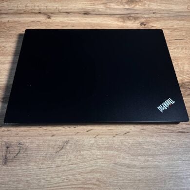 Ноутбук Lenovo ThinkPad E495 / 14" (1920x1080) IPS / AMD Ryzen 5 3500U (4 (8) ядра по 2.1 - 3.7 GHz) / 16 GB DDR4 / 256 GB SSD / AMD Radeon Vega 8 Graphics / WebCam