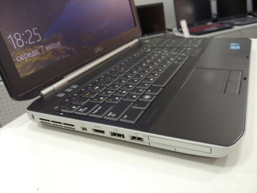 Ноутбук Dell Latitude E5520 / 15.6" (1920x1080) TN / Intel Core i7-2640M (2(4) ядра по 2.8 - 3.5 GHz) / 4 GB DDR3 / 500 GB HDD