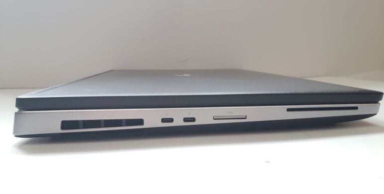 Мобільна робоча станція Dell Precision 7730 / 17.3" (1920x1080) IPS / Intel Core i7-8850H (6 (12) ядер по 2.6 - 4.3 GHz) / 32 GB DDR4 / 128 GB SSD + 1000 GB SSD / nVidia Quadro P5200, 16 GB GDDR5, 256-bit / WebCam