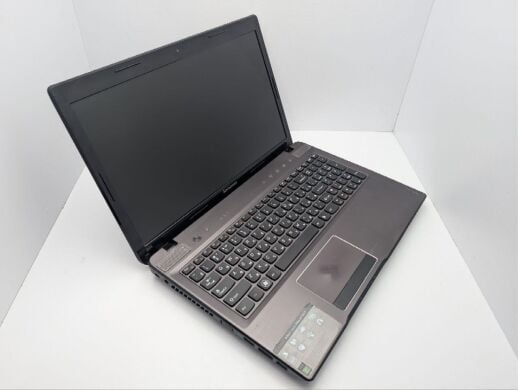 Ноутбук Lenovo IdeaPad Z575 / 15.6" (1366x768) TN / AMD A4-3300M (2 ядра по 1.9 - 2.5 GHz) / 8 GB DDR3 / 500 GB HDD / AMD Radeon Graphics 6480G / WebCam / DVD-ROM