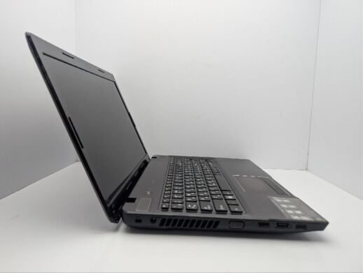 Ноутбук Lenovo IdeaPad Z575 / 15.6" (1366x768) TN / AMD A4-3300M (2 ядра по 1.9 - 2.5 GHz) / 8 GB DDR3 / 500 GB HDD / AMD Radeon Graphics 6480G / WebCam / DVD-ROM
