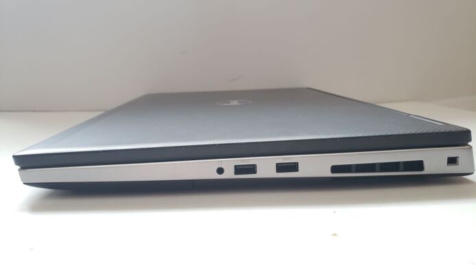 Мобільна робоча станція Dell Precision 7730 / 17.3" (1920x1080) IPS / Intel Core i7-8850H (6 (12) ядер по 2.6 - 4.3 GHz) / 32 GB DDR4 / 128 GB SSD + 1000 GB SSD / nVidia Quadro P5200, 16 GB GDDR5, 256-bit / WebCam