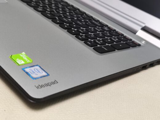 Ноутбук Lenovo IdeaPad 700-17ISK / 17.3" (1920x1080) IPS / Intel Core i7-6700HQ (4 (8) ядра по 2.6 - 3.5 GHz) / 16 GB DDR4 / 256 GB SSD / nVidia GeForce 940M, 2 GB GDDR3, 64-bit / WebCam Ноутбук Lenovo IdeaPad 700-17ISK / 17.3" (1920x1080) IPS / Intel Core i7-6700HQ (4 (8) ядра по 2.6 - 3.5 GHz) / 16 GB DDR4 / 256 GB SSD / nVidia GeForce 940M, 2 GB GDDR3, 64-bit / WebCam