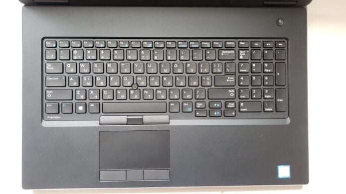 Мобільна робоча станція Dell Precision 7730 / 17.3" (1920x1080) IPS / Intel Core i7-8850H (6 (12) ядер по 2.6 - 4.3 GHz) / 32 GB DDR4 / 128 GB SSD + 1000 GB SSD / nVidia Quadro P5200, 16 GB GDDR5, 256-bit / WebCam