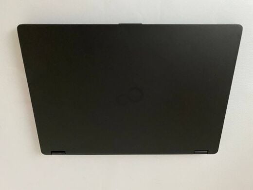 Ноутбук Fujitsu LifeBook U748 / 14" (1920x1080) IPS / Intel Core i5-7200U (2 (4) ядра по 2.5 - 3.1 GHz) / 12 GB DDR4 / 256 GB SSD / Intel HD Graphics 620 / WebCam Ноутбук Fujitsu LifeBook U748 / 14" (1920x1080) IPS / Intel Core i5-7200U (2 (4) ядра по 2.5 - 3.1 GHz) / 12 GB DDR4 / 256 GB SSD / Intel HD Graphics 620 / WebCam