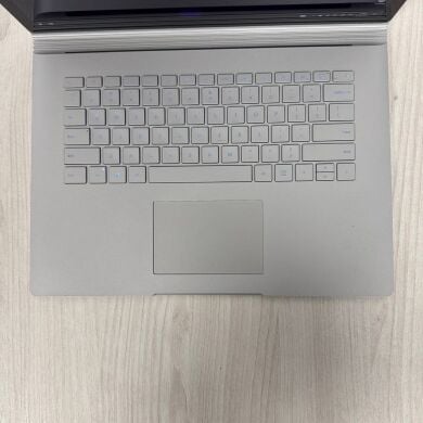 Игровой ультрабук-трансформер Б-класс Microsoft Surface Book 2 / 15.0" (3240x2160) IPS Touch / Intel Core i7-8650U (4 (8) ядра по 1.9 - 4.2 GHz) / 16 GB DDR3 / 256 GB SSD NVMe / nVidia GeForce GTX 1060, 6 GB GDDR5, 192-bit / WebCam