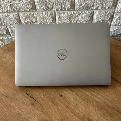 Ігровий ноутбук Dell Latitude 5511 / 15.6" (1366x768) TN / Intel Core i7-10750H (6 (12) ядер по 2.6 - 5.0 GHz) / 16 GB DDR4 / 512 GB SSD / nVidia GeForce MX250, 2 GB GDDR5, 64-bit / WebCam