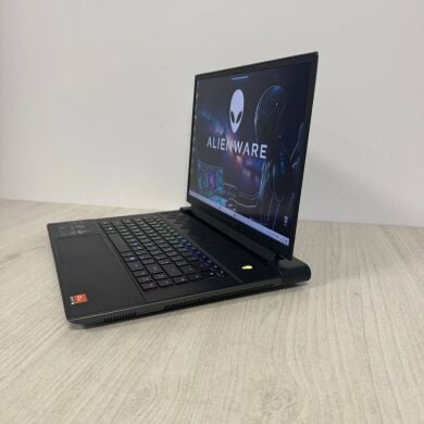 Ігровий ноутбук Б-клас Dell Alienware m16 R1 / 16" (2560x1600) IPS / AMD Ryzen 9 7845HX (12 (24) ядер по 3.0 - 5.2 GHz) / 16 GB DDR5 / 1000 GB SSD / nVidia GeForce RTX 4080, 12 GB GDDR6, 192-bit / WebCam Ігровий ноутбук Б-клас Dell Alienware m16 R1 / 16" (2560x1600) IPS / AMD Ryzen 9 7845HX (12 (24) ядер по 3.0 - 5.2 GHz) / 16 GB DDR5 / 1000 GB SSD / nVidia GeForce RTX 4080, 12 GB GDDR6, 192-bit / WebCam