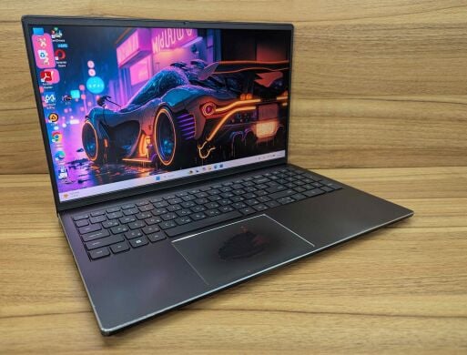 Игровой ноутбук Б-класс Dell Vostro 15 7510 / 15.6" (1920x1080) IPS / Intel Core i7-11800H (8 (16) ядер по 2.3 - 4.6 GHz) / 16 GB DDR4 / 512 GB SSD / nVidia GeForce RTX 3050 Ti, 4 GB GDDR6, 128-bit / WebCam / Fingerprint / Windows 11