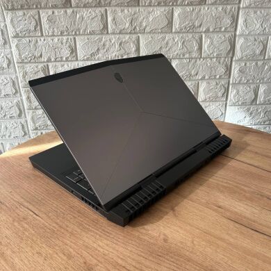 Игровой ноутбук Dell Alienware 17 R4 / 17.3" (1920x1080) IPS / Intel Core i7-7700HQ (4 (8) ядра по 2.8 - 3.8 GHz) / 16 GB DDR4 / 128 GB SSD M.2 + 1000 GB HDD / nVidia GeForce GTX 1070, 8 GB GDDR5, 256-bit / WebCam