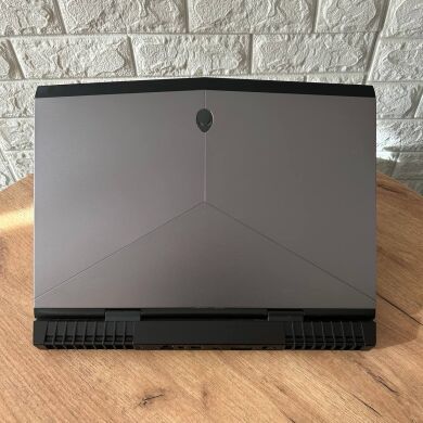 Игровой ноутбук Dell Alienware 17 R4 / 17.3" (1920x1080) IPS / Intel Core i7-7700HQ (4 (8) ядра по 2.8 - 3.8 GHz) / 16 GB DDR4 / 128 GB SSD M.2 + 1000 GB HDD / nVidia GeForce GTX 1070, 8 GB GDDR5, 256-bit / WebCam