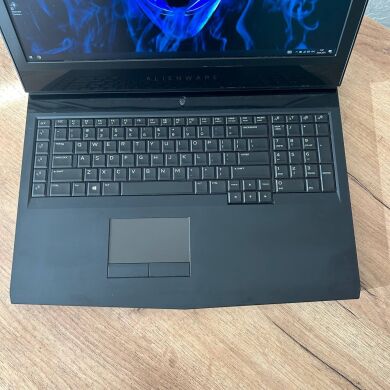 Игровой ноутбук Dell Alienware 17 R4 / 17.3" (1920x1080) IPS / Intel Core i7-7700HQ (4 (8) ядра по 2.8 - 3.8 GHz) / 16 GB DDR4 / 128 GB SSD M.2 + 1000 GB HDD / nVidia GeForce GTX 1070, 8 GB GDDR5, 256-bit / WebCam