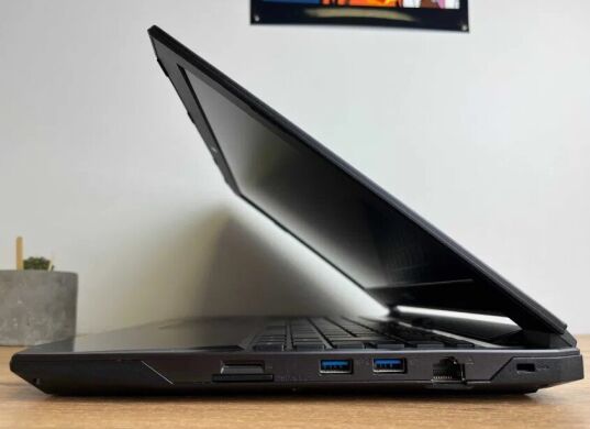 Игровой ноутбук Schenker XMG P407 Clevo P641HK / 14" (1920x1080) IPS / Intel Core i7-7700HQ (4 (8) ядра по 2.8 - 3.8 GHz) / 32 GB DDR4 / 256 GB SSD + 500 HDD / nVidia GeForce GTX 1050 Ti, 4 GB GDDR5, 128-bit / WebCam / Win 10 Игровой ноутбук Schenker XMG P407 Clevo P641HK / 14" (1920x1080) IPS / Intel Core i7-7700HQ (4 (8) ядра по 2.8 - 3.8 GHz) / 32 GB DDR4 / 256 GB SSD + 500 HDD / nVidia GeForce GTX 1050 Ti, 4 GB GDDR5, 128-bit / WebCam / Win 10