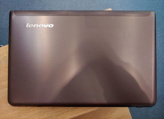 Lenovo IdeaPad Z570 / 15.6" (1366x768) TN / Intel Core i5-2410M (2 (4) ядра по 2.3 - 2.9 GHz) / 8 GB DDR3 / 240 GB SSD / nVidia GeForce GT 520M, 1 GB / DVD-RW