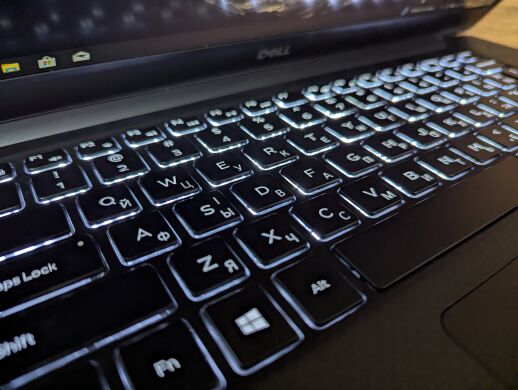 Мобільна робоча станція Dell Precision 5540 / 15.6" (1920x1080) IPS / Intel Core i7-9850H (6 (12) ядер по 2.6 - 4.6 GHz) / 32 GB DDR4 / 512 GB SSD / nVidia Quadro T1000, 4 GB GDDR6, 128-bit / WebCam / Windows 10