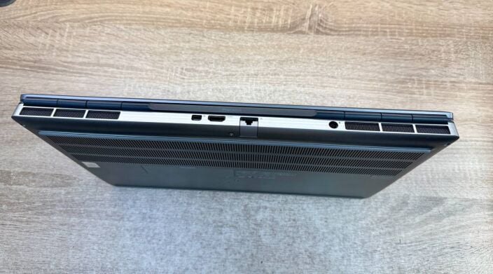 Мобільна робоча станція Dell Precision 7760 / 17.3" (1920x1080) IPS / Intel Core i9-11950H (8 (16) ядер по 5.0 GHz) / 48 GB DDR4 / 1000 GB SSD M.2 / nVidia Quadro T1200, 4 GB GDDR6, 128-bit / WebCam / Windows 11 Мобільна робоча станція Dell Precision 7760 / 17.3" (1920x1080) IPS / Intel Core i9-11950H (8 (16) ядер по 5.0 GHz) / 48 GB DDR4 / 1000 GB SSD M.2 / nVidia Quadro T1200, 4 GB GDDR6, 128-bit / WebCam / Windows 11