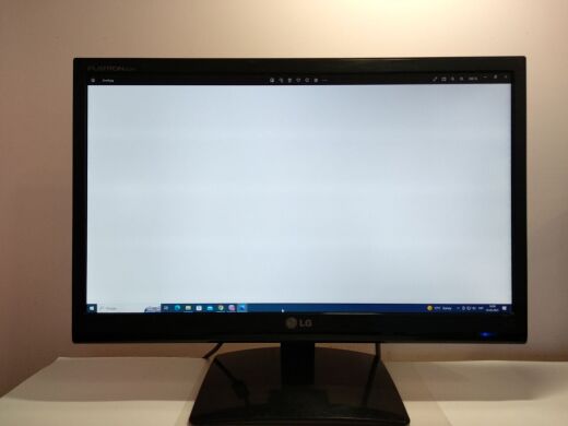 Монитор LG Flatron E2241S-BN / 21.5" (1920x1080) TN / VGA / VESA 75x75