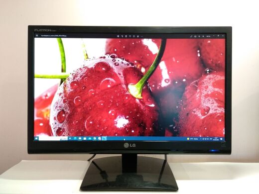 Монитор LG Flatron E2241S-BN / 21.5" (1920x1080) TN / VGA / VESA 75x75